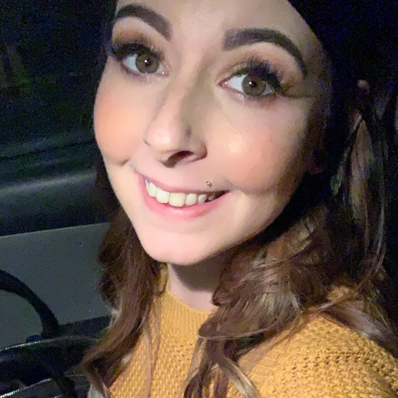 Meet your Posher, Heather - Picture 1 of 1